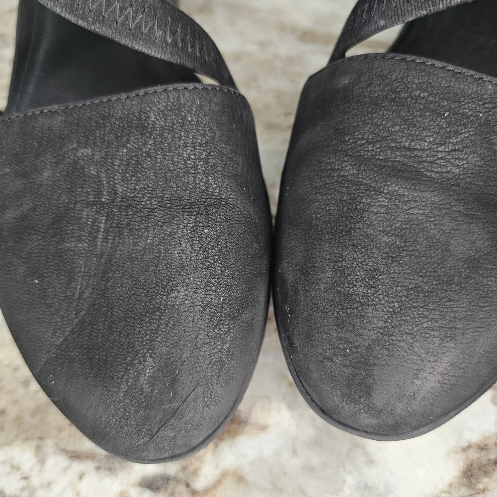 Cooper Tumbled Nubuck Wedge Size 7.5